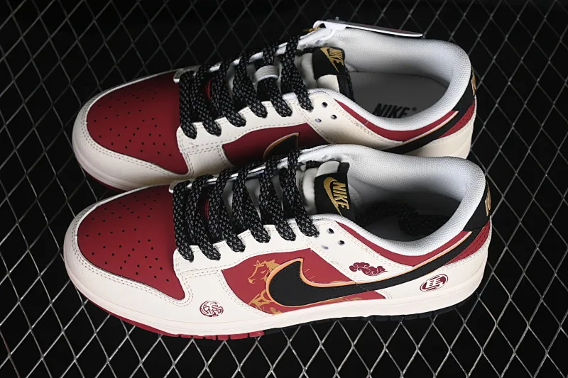 All categories Nk SB Dunk Series Nk SB Dunk Low High-end customized low-top sneakers Nike SB Dunk Low Limited to the Year of the Horse Amber Red High-end customized low-top casual sneakers QW5288-113